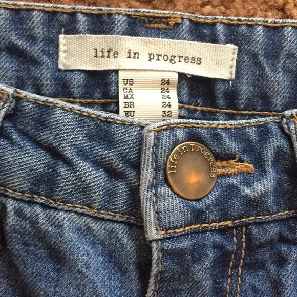 Life in Progress distressed Jeans Size 24 - Picture 5 of 6
